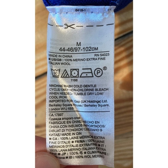 NWT Banana Republic V Neck Merino Sweater Size Medium Men’s Blue - Picture 5 of 8